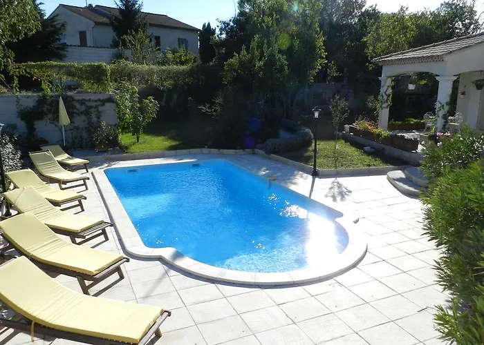 Les Broussous Bed & Breakfast Sauve