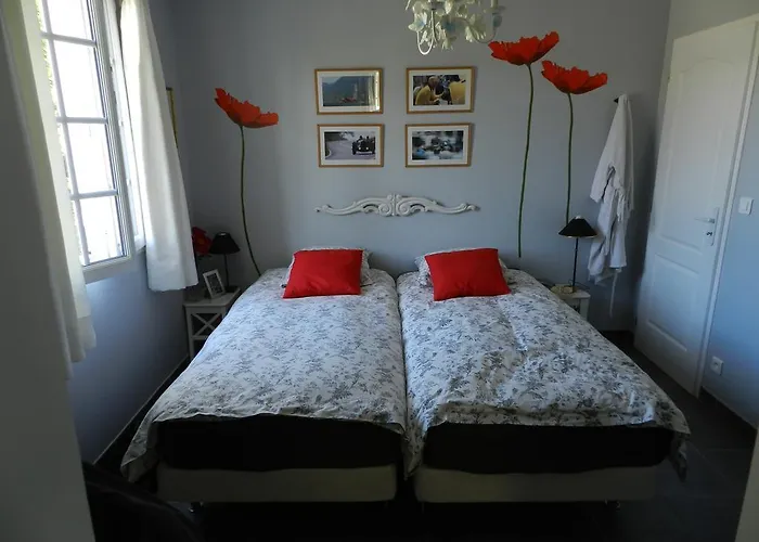 Les Broussous Bed & Breakfast 4*