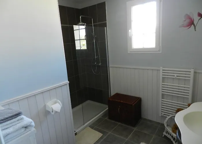 Les Broussous Bed & Breakfast Sauve